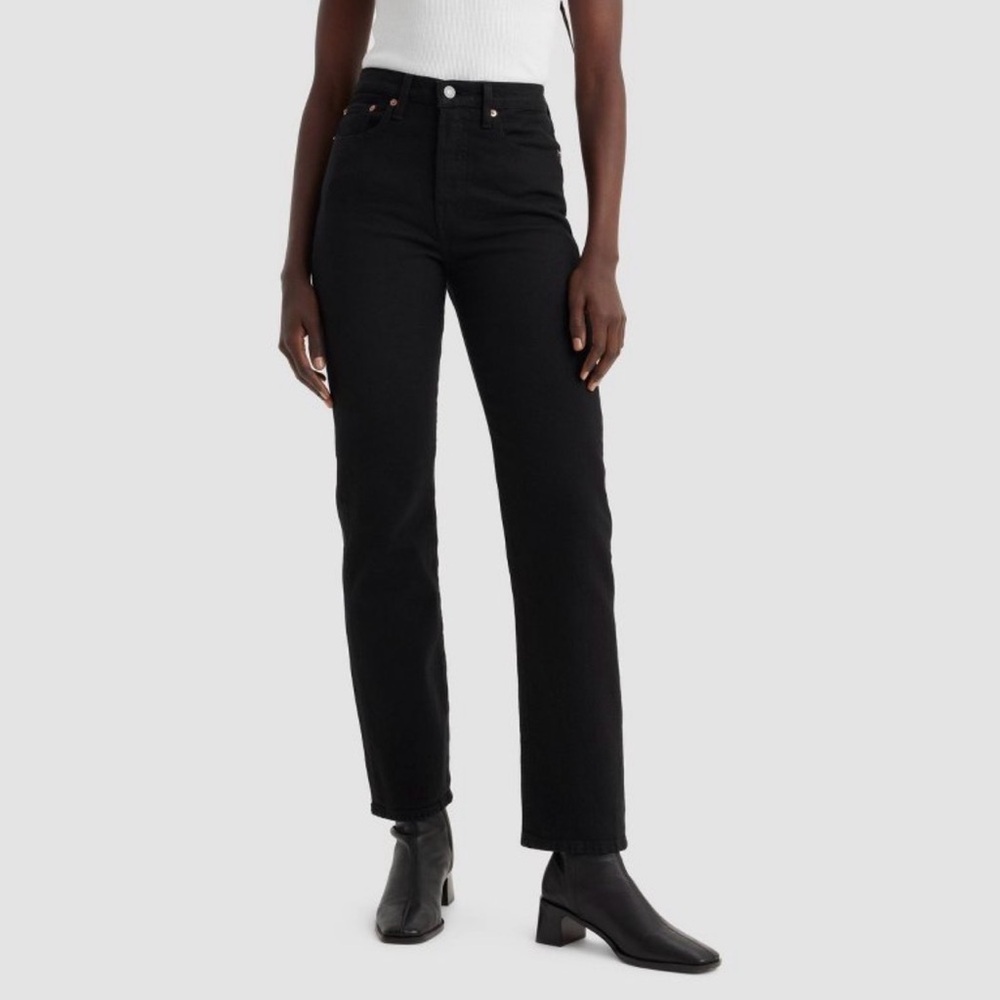 Levi's Black Wedgy Fit Button Fly Straight Leg Women's Jeans NWT Size 32